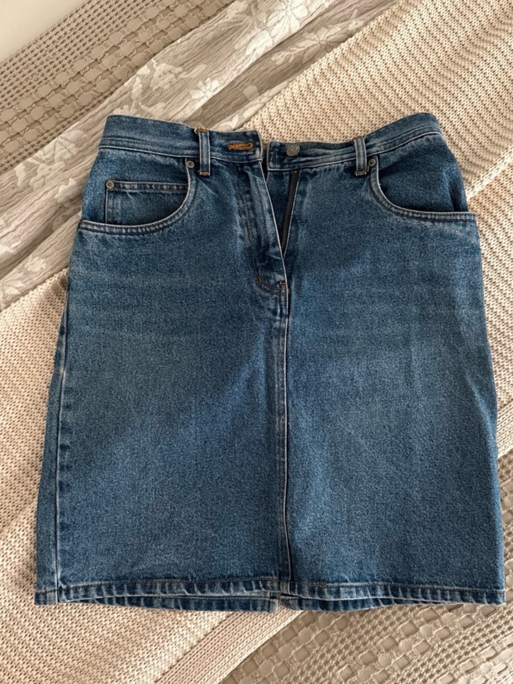 Vintage Bill Blass Classic Dark Blue Denim Skirt - Women's